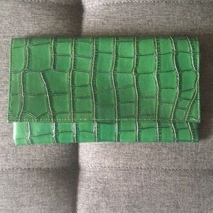 GREEN CLUTCH BAG